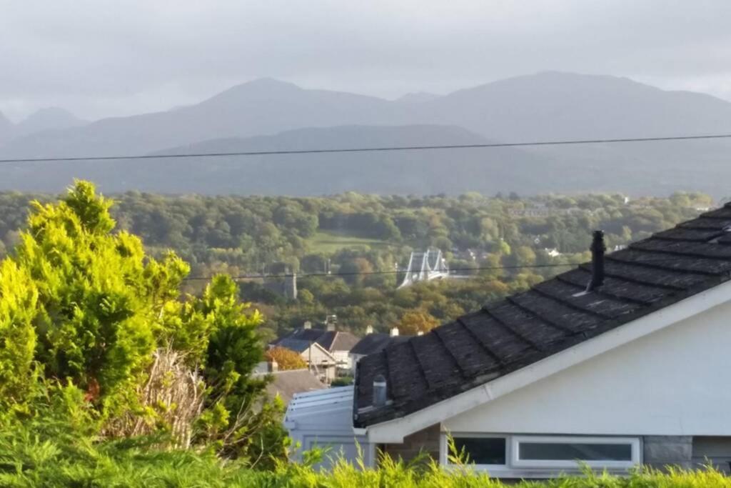 Snowdonia View On Isle Of Anglesey Villa Menai Bridge Bagian luar foto